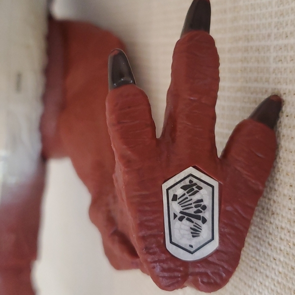 Jurassic World Fallen  Kingdom Carnotaurus with Virtual Scan Stamp Large - Picture 6 of 16